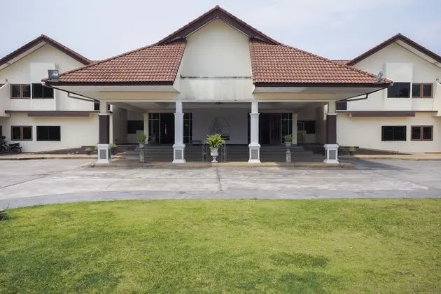OYO 859 Golden Land Hotel