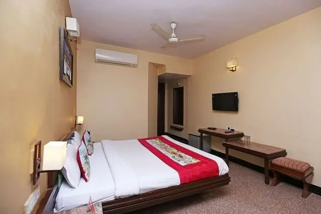 OYO 8600 Hotel Deepali Executive