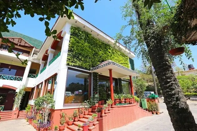 OYO 8600 Hotel Deepali Executive - Dış Mekan