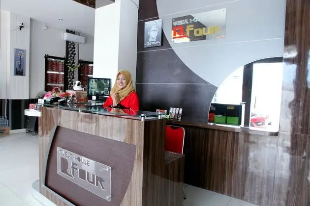 OYO 861 R Four Hotel - Lobi