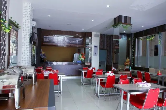 OYO 861 R Four Hotel - Yeme / İçme
