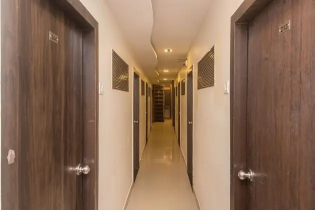 OYO 8678 Hotel Golden Nest - Lobi