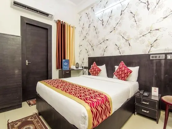 OYO 8680 Hotel Vaishnavi Inn
