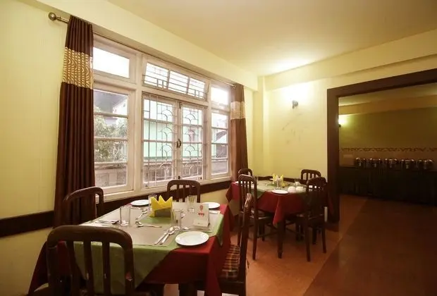 OYO 8701 Hotel Silk Route Residency - Yerinde Yemek