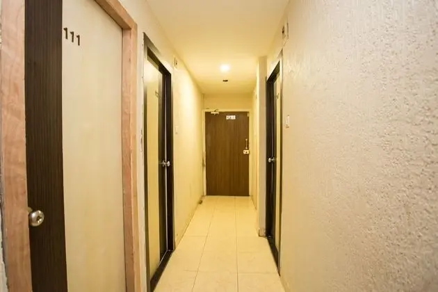 OYO 8755 Hotel Red Palms - İç Mekan