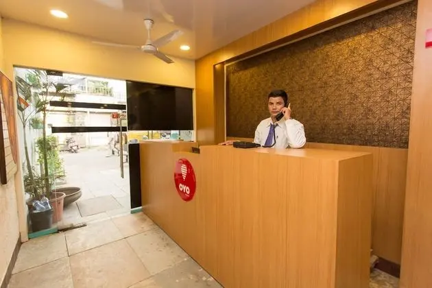OYO 8755 Hotel Red Palms - Lobi