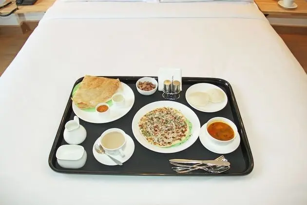 OYO 8755 Hotel Red Palms - Yerinde Yemek