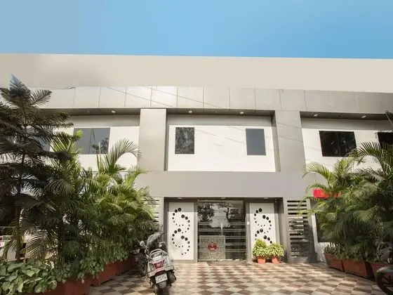OYO 8759 Hotel Adore Palace