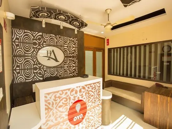 OYO 8759 Hotel Adore Palace - Lobi