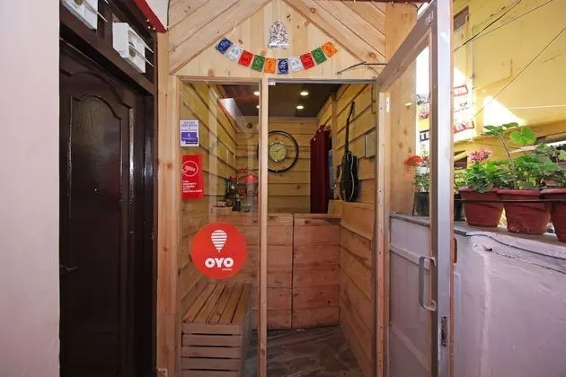 OYO 8793 Home Stay near Mall Road - Lobi