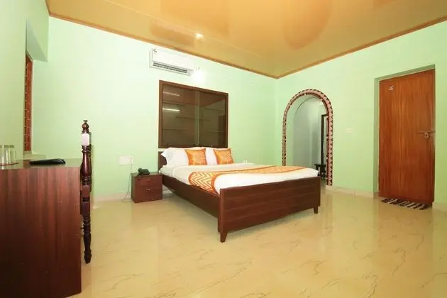 OYO 8839 near Vadackal beach Road