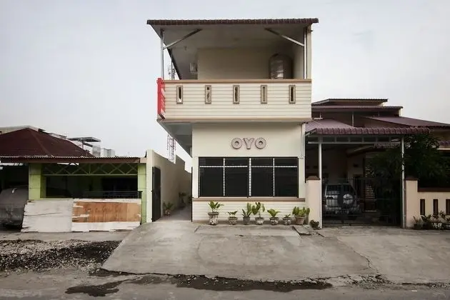 OYO 885 Tangkul Residence