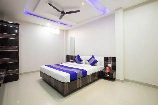 OYO 8857 Hotel Raj Palace
