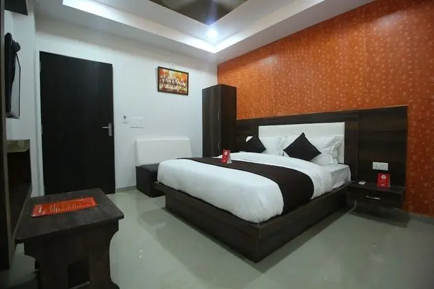 OYO 8864 Hotel Royal City