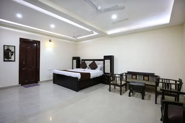 OYO 8865 Hotel Baj Celebration