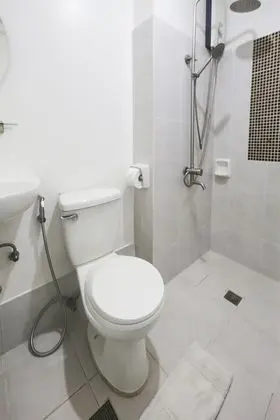 OYO 893 Dian Place Suites - Banyo Tipleri