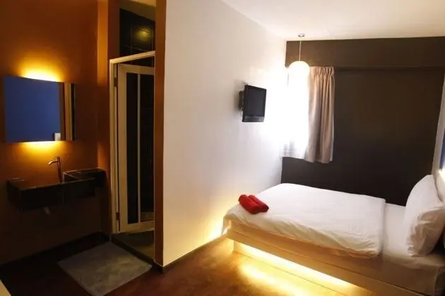 OYO 893 Hotel Holmes Kelana Jaya - Oda