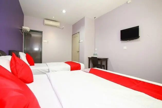 Oyo 89332 De Hotel