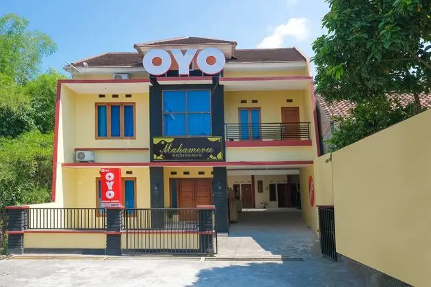 OYO 895 Mahameru Residence