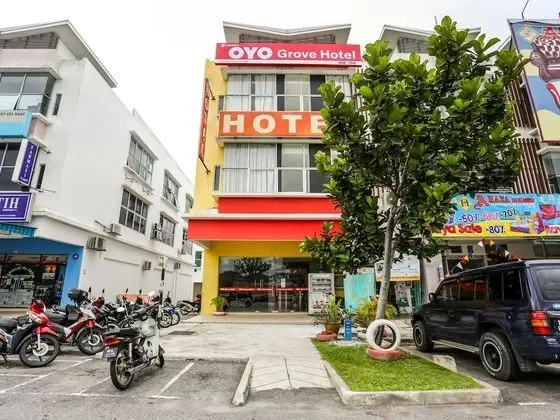 OYO 89583 Grove Hotel