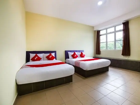 Oyo 89585 Hotel Happy Inn