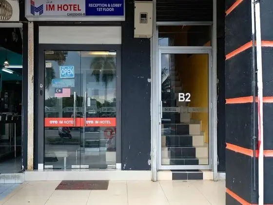 OYO 89587 IM Hotel - Dış Mekan