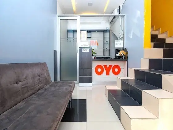 OYO 89587 IM Hotel - Lobi