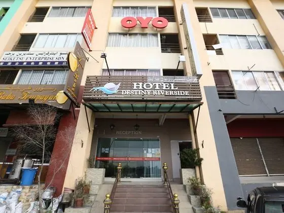 OYO 89588 Destiny Riverside Hotel