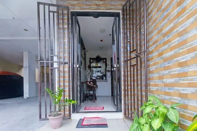 OYO 896 Silverio Suites - Dış Mekan