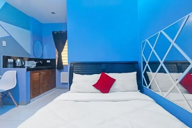 OYO 896 Silverio Suites - Oda