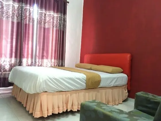 OYO 89653 Anisaa Inn
