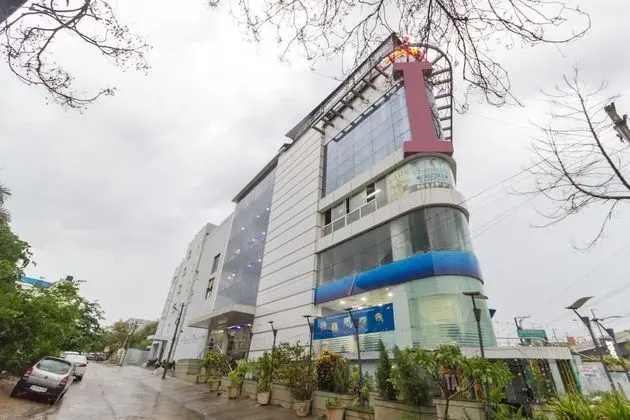 OYO 897 Hotel Surabhi Elite - Dış Mekan