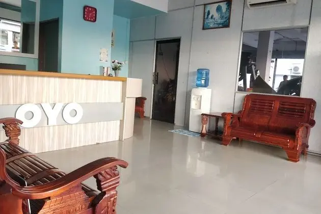 OYO 89737 Hotel Tishoa