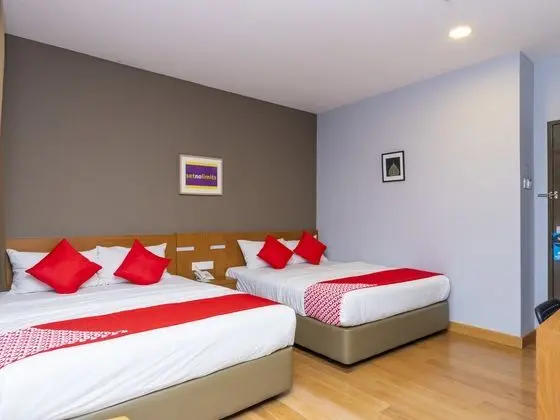 OYO 898 Hotel Ariana Iskandar - Oda