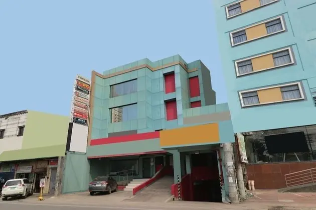 OYO 898 Berts Condotel - Dış Mekan