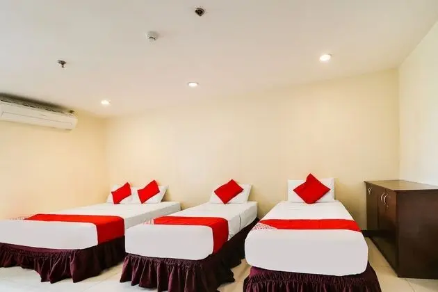 OYO 898 Berts Condotel - Oda