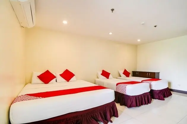 OYO 898 Berts Condotel - Oda