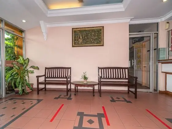 OYO 89864 Hotel Holiday Park - Lobi