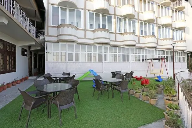 OYO 8989 Hotel Raj