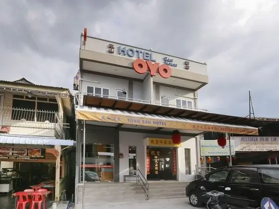 OYO 89915 East Mount Hotel