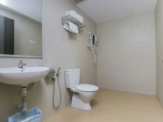 OYO 89915 East Mount Hotel - Banyo Tipleri