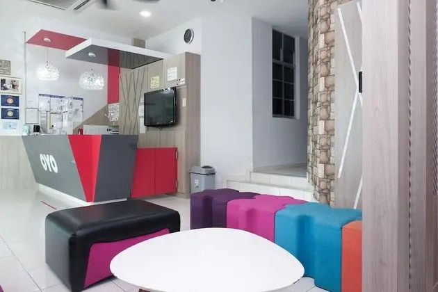 OYO 89930 Golden Guest House - Lobi