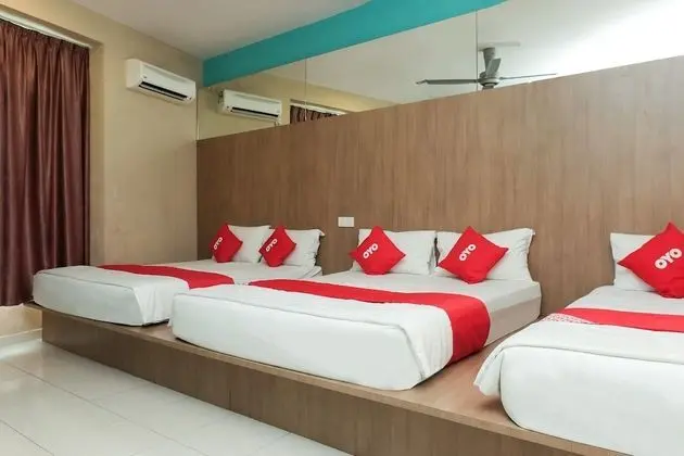 OYO 89930 Golden Guest House - Oda