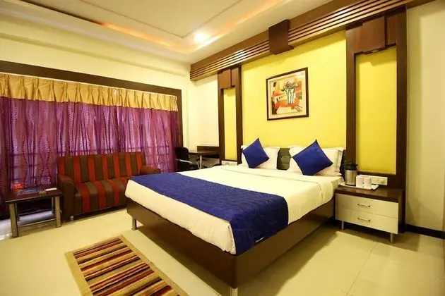 OYO 900 Marshall The Grand Hotel