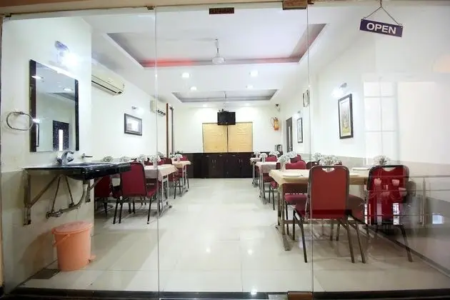 OYO 900 Marshall The Grand Hotel - Yerinde Yemek
