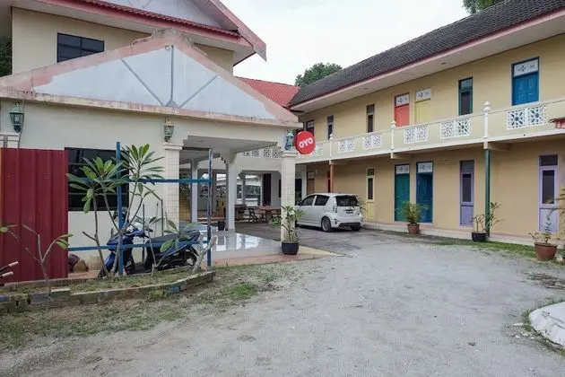OYO 90018 River Village Hotel - Dış Mekan