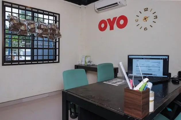 OYO 90018 River Village Hotel - Lobi