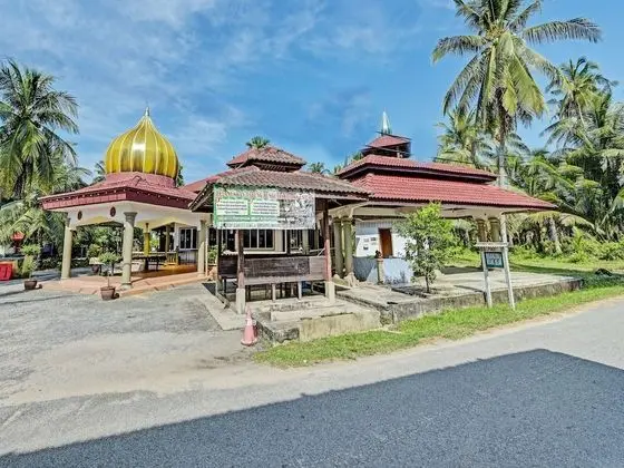 OYO 90278 Redzwan's Beach Resort