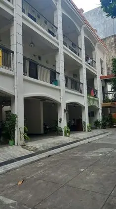 OYO 903 Tesoro Apartments