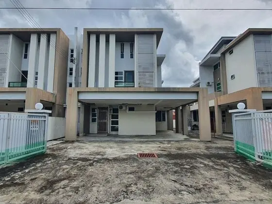 OYO 90435 Sena Home Homestay 819